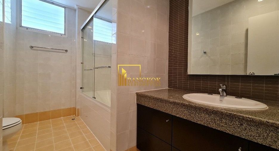 For rent 3 bedrooms apartment in Khlong Toei, Bangkok