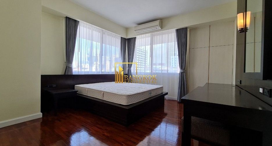 For rent 3 bedrooms apartment in Khlong Toei, Bangkok