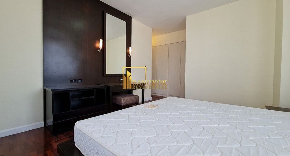 For rent 3 bedrooms apartment in Khlong Toei, Bangkok