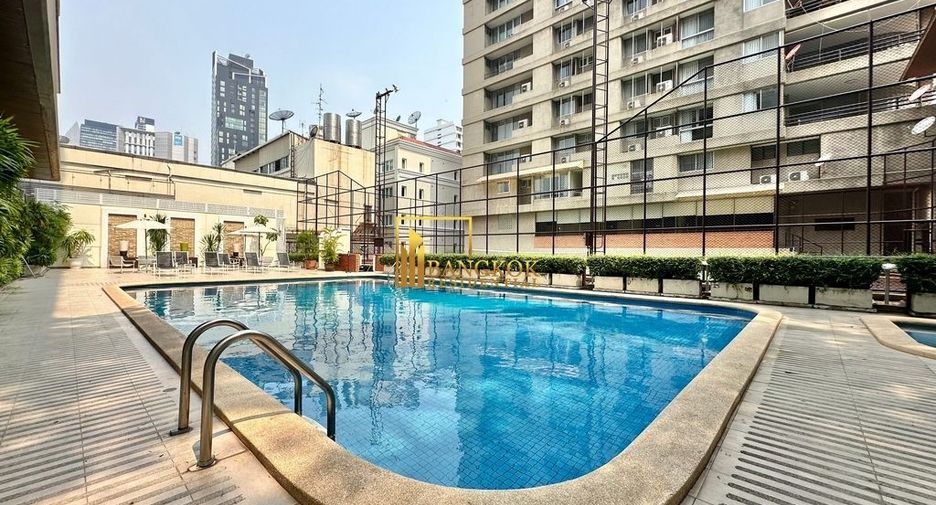 For rent 3 bedrooms apartment in Khlong Toei, Bangkok