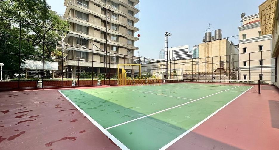 For rent 3 bedrooms apartment in Khlong Toei, Bangkok