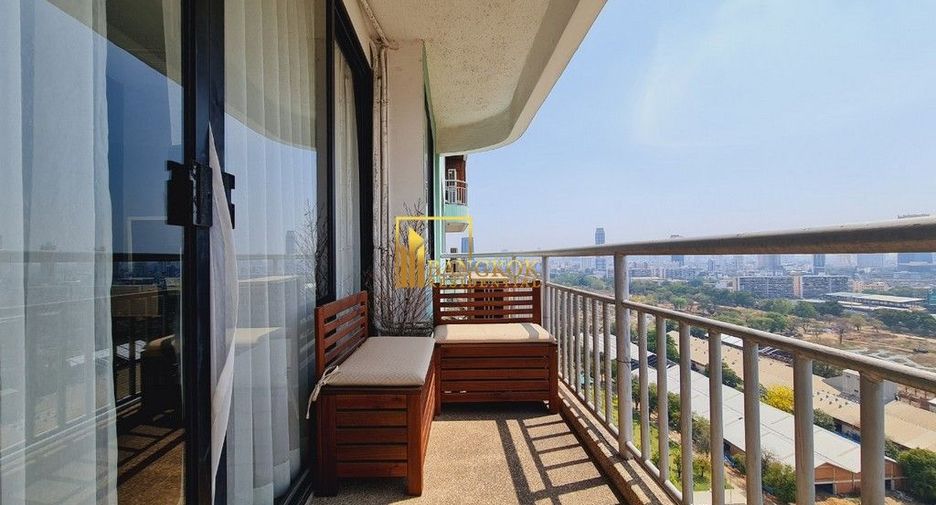 Wohnung zur Miete mit 3 Zimmer in Khlong Toei, Bangkok