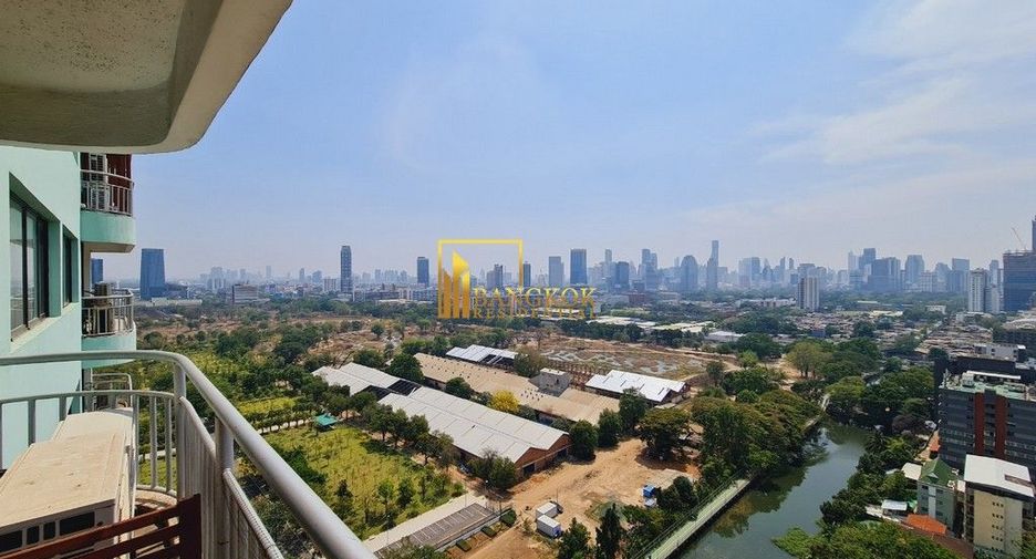 Wohnung zur Miete mit 3 Zimmer in Khlong Toei, Bangkok