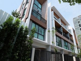 Casa adosada en alquiler de 3 habitaciones en Sathon, Bangkok