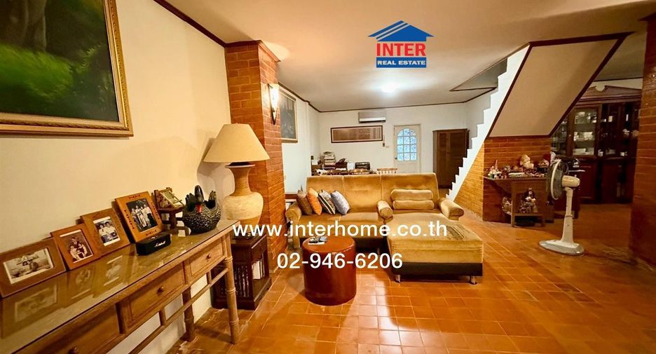 Casa adosada en venta de 3 habitaciones en Lat Phrao, Bangkok