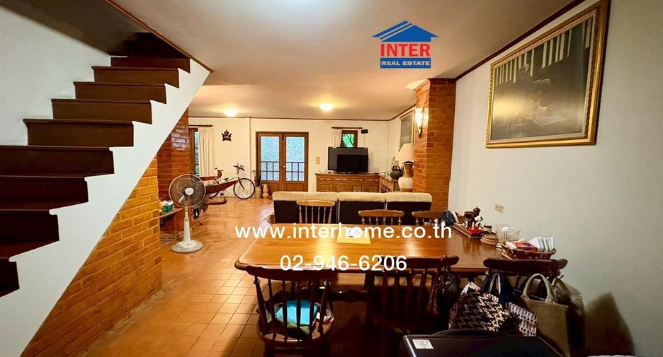 Casa adosada en venta de 3 habitaciones en Lat Phrao, Bangkok