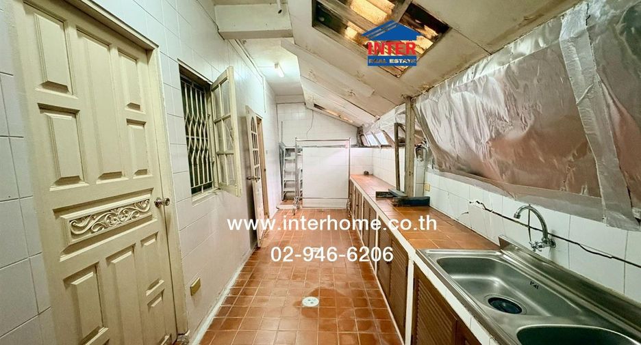 Casa adosada en venta de 3 habitaciones en Lat Phrao, Bangkok