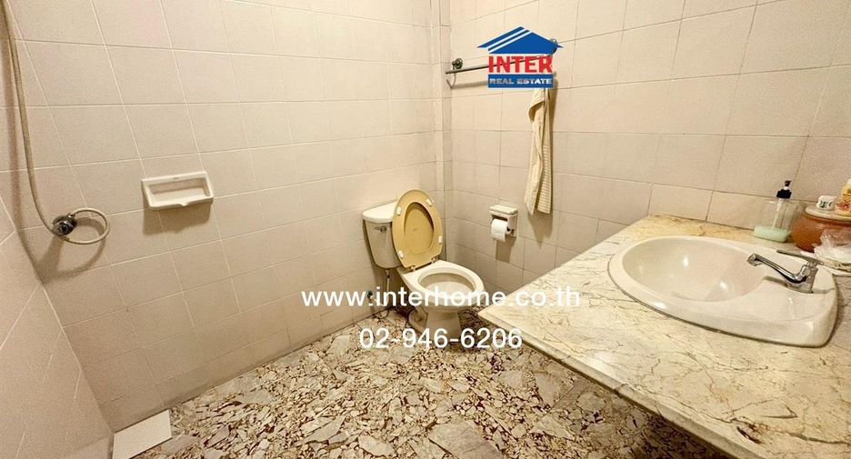 Casa adosada en venta de 3 habitaciones en Lat Phrao, Bangkok