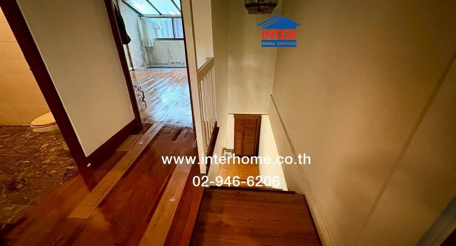 Casa adosada en venta de 3 habitaciones en Lat Phrao, Bangkok