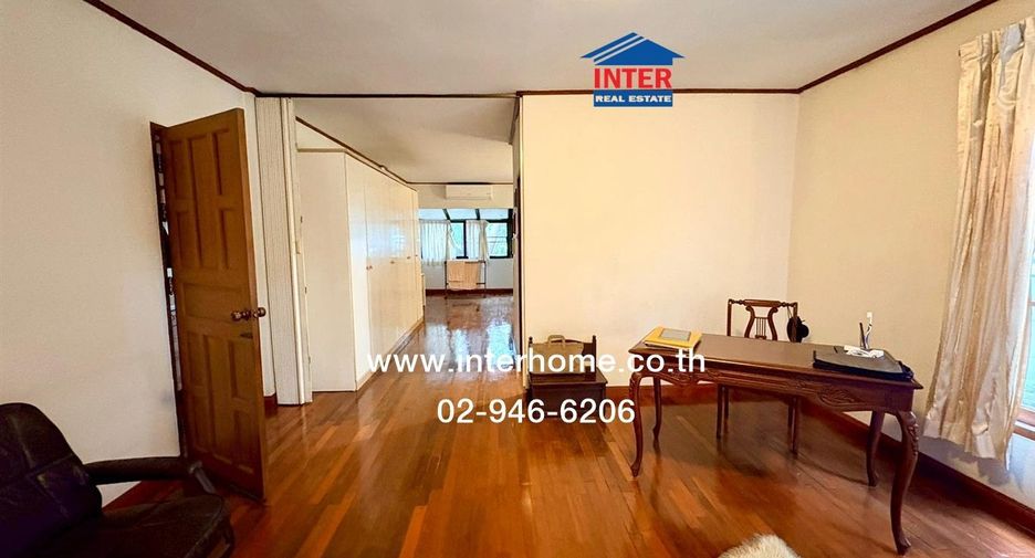 Casa adosada en venta de 3 habitaciones en Lat Phrao, Bangkok