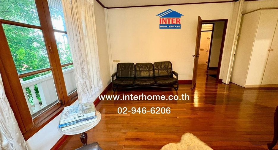 Casa adosada en venta de 3 habitaciones en Lat Phrao, Bangkok