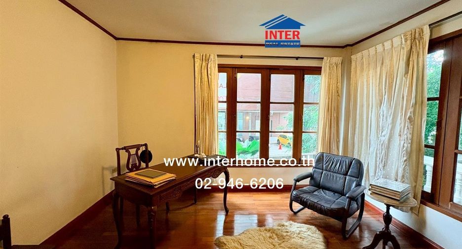 Casa adosada en venta de 3 habitaciones en Lat Phrao, Bangkok