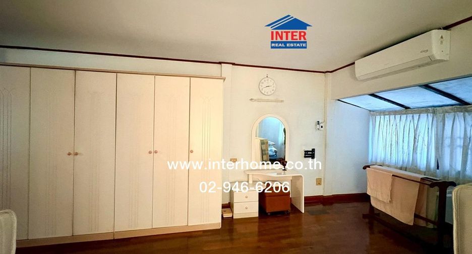 Casa adosada en venta de 3 habitaciones en Lat Phrao, Bangkok