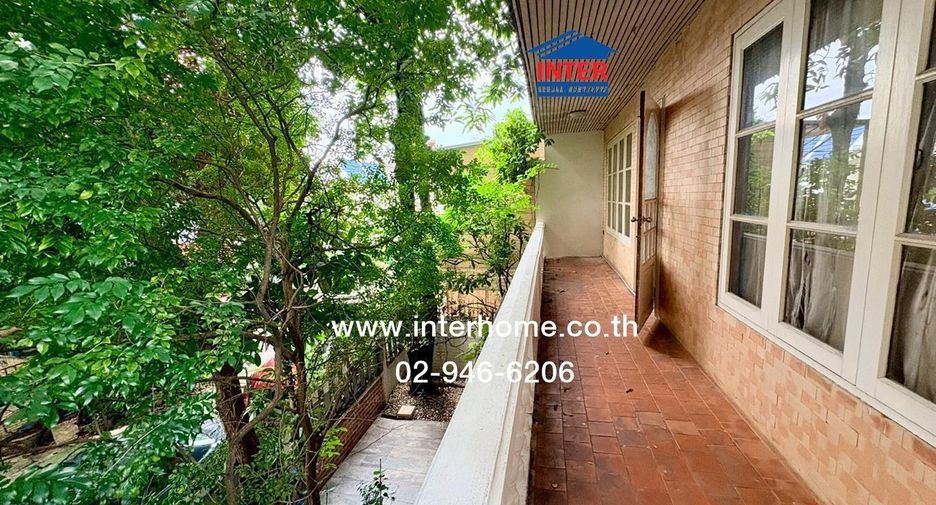 Casa adosada en venta de 3 habitaciones en Lat Phrao, Bangkok