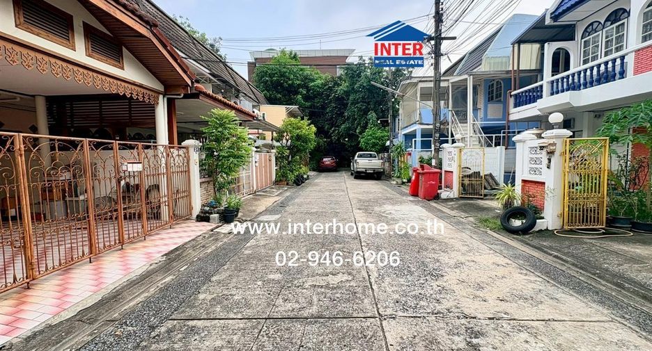 Casa adosada en venta de 3 habitaciones en Lat Phrao, Bangkok