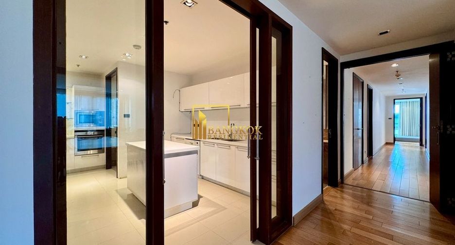 For rent 4 bedrooms condo in Khlong Toei, Bangkok