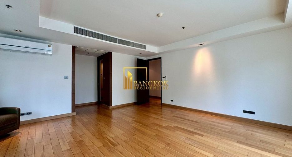 For rent 4 bedrooms condo in Khlong Toei, Bangkok