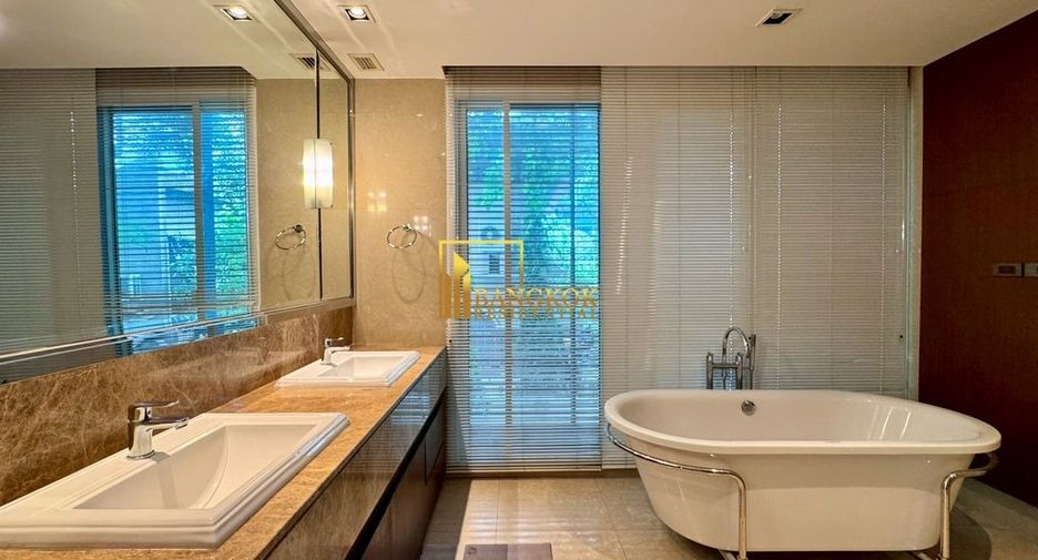 For rent 4 bedrooms condo in Khlong Toei, Bangkok