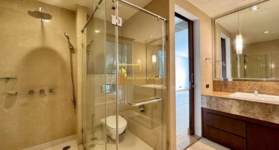 For rent 4 bedrooms condo in Khlong Toei, Bangkok