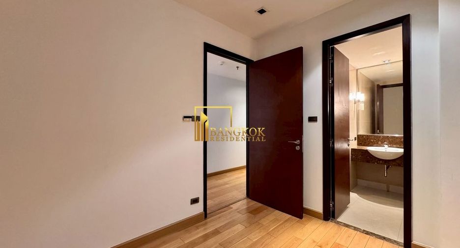 For rent 4 bedrooms condo in Khlong Toei, Bangkok