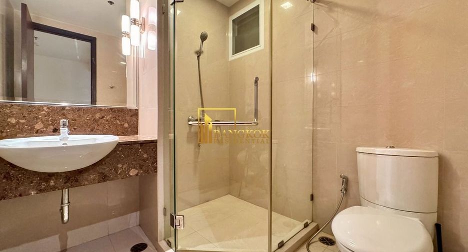 For rent 4 bedrooms condo in Khlong Toei, Bangkok