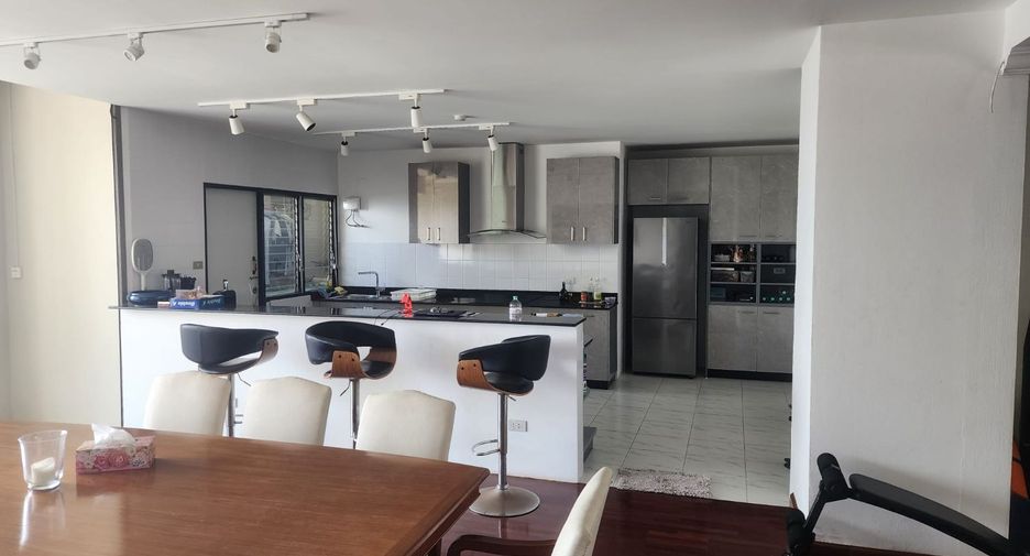 For rent and for sale 3 bedrooms condo in Watthana, Bangkok