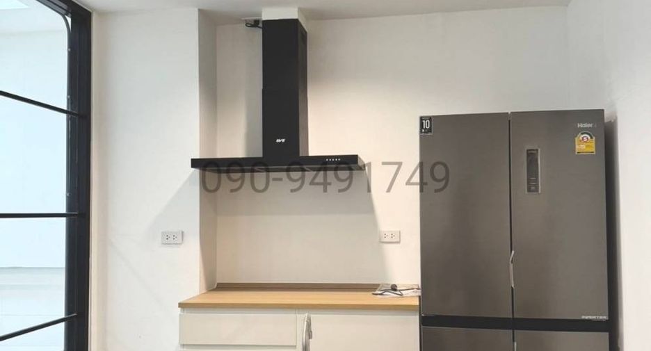 For rent 3 bedrooms townhouse in Lat Phrao, Bangkok