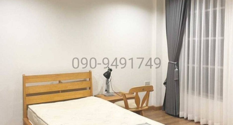 For rent 3 bedrooms townhouse in Lat Phrao, Bangkok