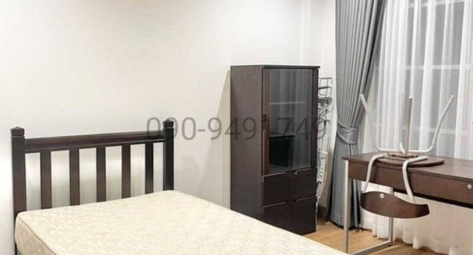 For rent 3 bedrooms townhouse in Lat Phrao, Bangkok