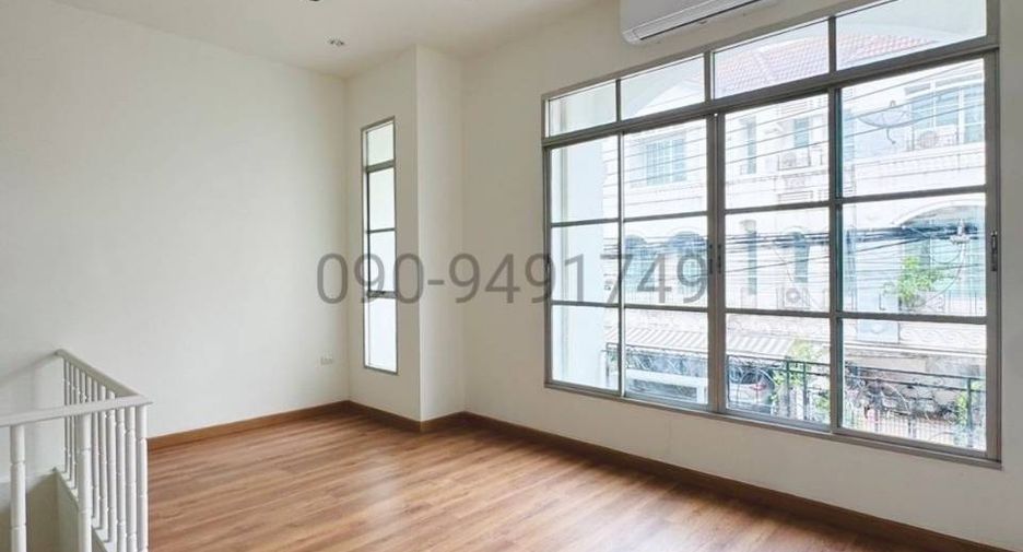 For rent 3 bedrooms townhouse in Lat Phrao, Bangkok