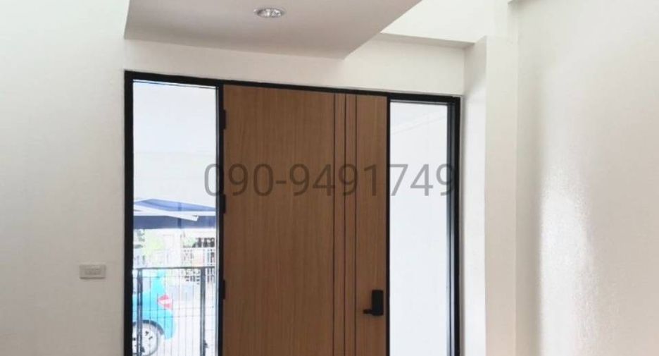 For rent 3 bedrooms townhouse in Lat Phrao, Bangkok