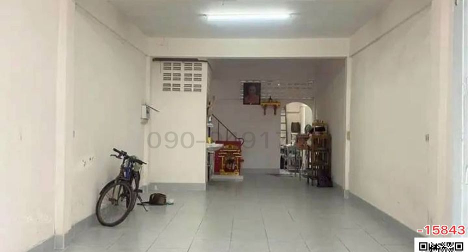 For rent 3 bedrooms retail Space in Bang Phlat, Bangkok