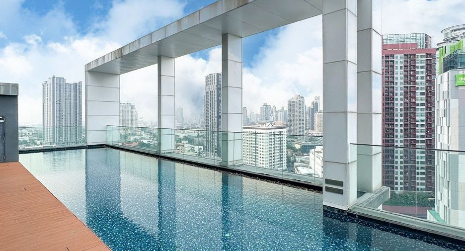 For sale 2 bedrooms condo in Khlong Toei, Bangkok