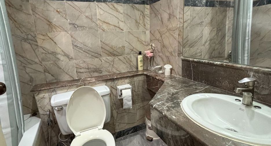 For rent 2 ベッドルーム serviced apartment in Pathum Wan, Bangkok