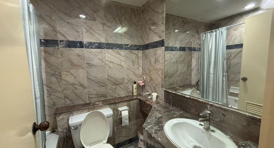 For rent 2 ベッドルーム serviced apartment in Pathum Wan, Bangkok