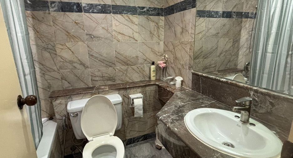 For rent 2 ベッドルーム serviced apartment in Pathum Wan, Bangkok