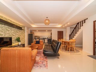 Reihenhaus zur Miete mit 5 Zimmer in Watthana, Bangkok