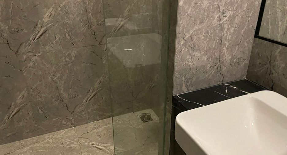 For rent and for sale 1 bed condo in Khlong Toei, Bangkok