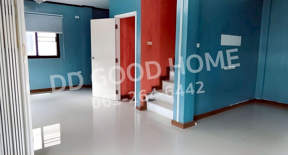 For sale 4 bedrooms townhouse in Khlong Sam Wa, Bangkok