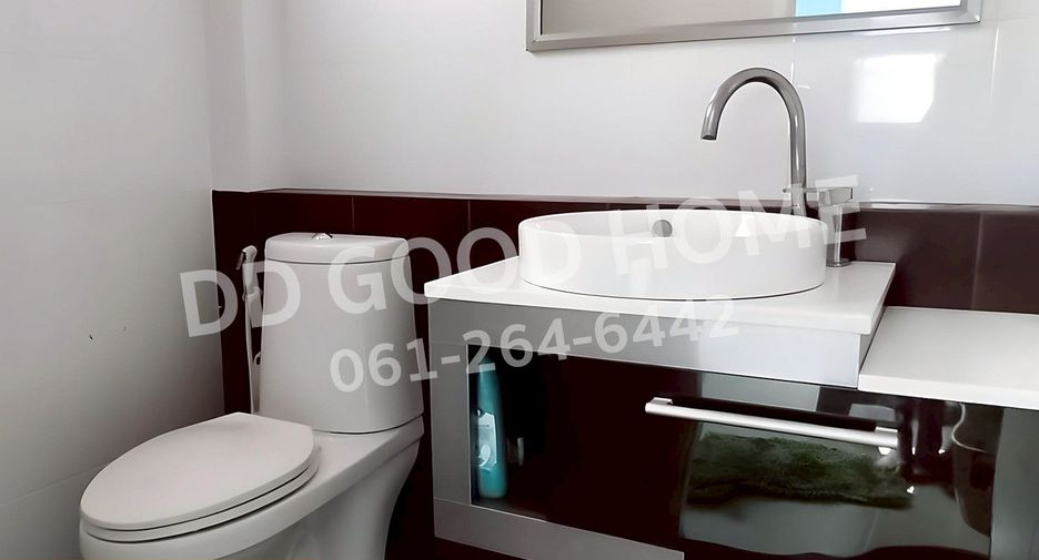For sale 4 bedrooms townhouse in Khlong Sam Wa, Bangkok