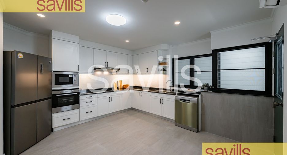For rent 4 bedrooms condo in Khlong Toei, Bangkok