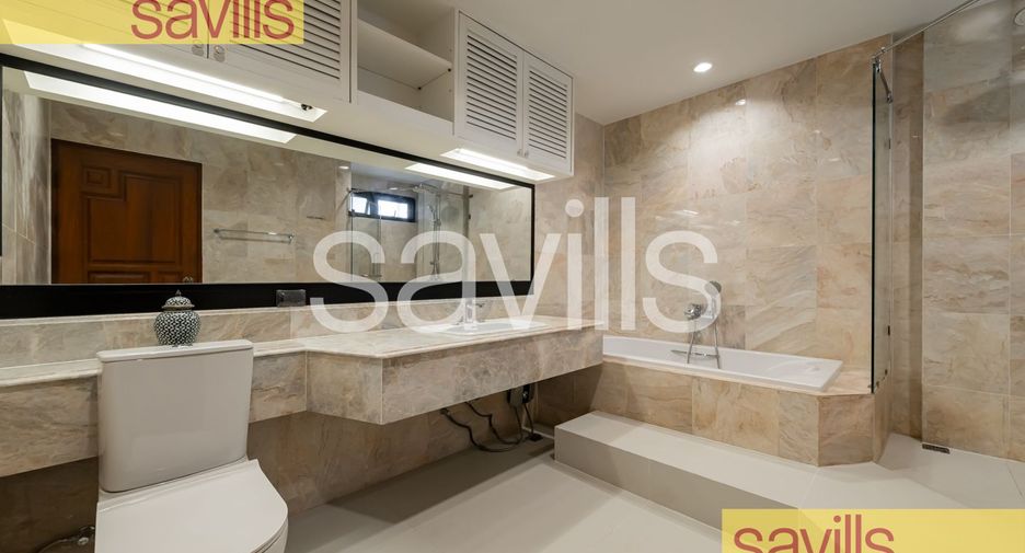 For rent 4 bedrooms condo in Khlong Toei, Bangkok