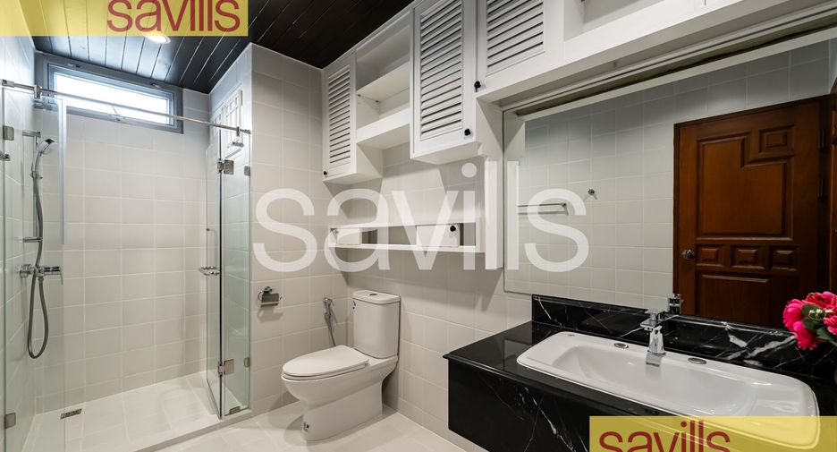 For rent 4 bedrooms condo in Khlong Toei, Bangkok