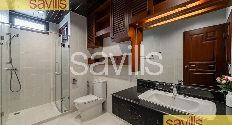 For rent 4 bedrooms condo in Khlong Toei, Bangkok