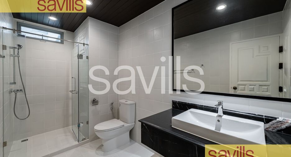 For rent 4 bedrooms condo in Khlong Toei, Bangkok