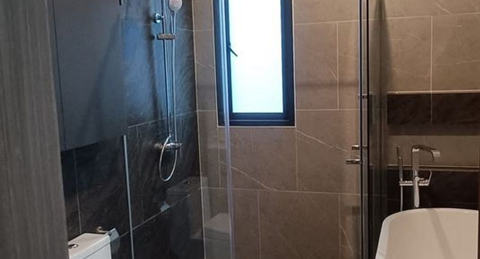 Villa zur Miete und zum Kauf mit 4 Zimmer in Bang Lamung, Chonburi