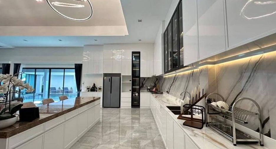 Villa zur Miete und zum Kauf mit 4 Zimmer in Bang Lamung, Chonburi