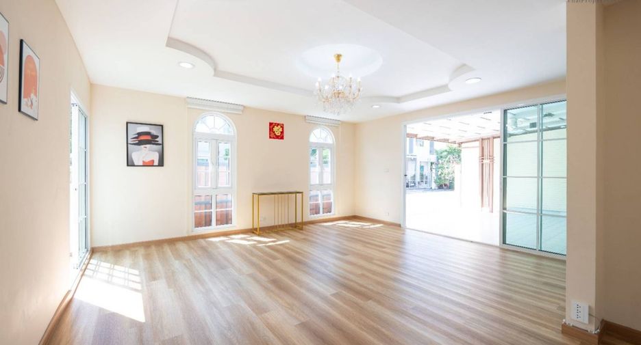 For sale 4 bedrooms house in Khlong Sam Wa, Bangkok