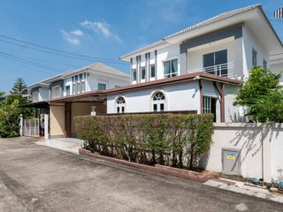 For sale 4 bedrooms house in Khlong Sam Wa, Bangkok