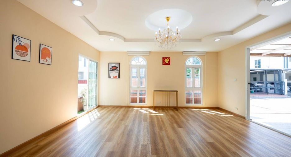 For sale 4 bedrooms house in Khlong Sam Wa, Bangkok